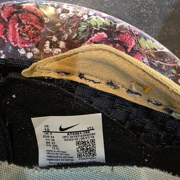 Nike Men's THEIOTH Tan and Black Sneakers - Picture 10 of 17